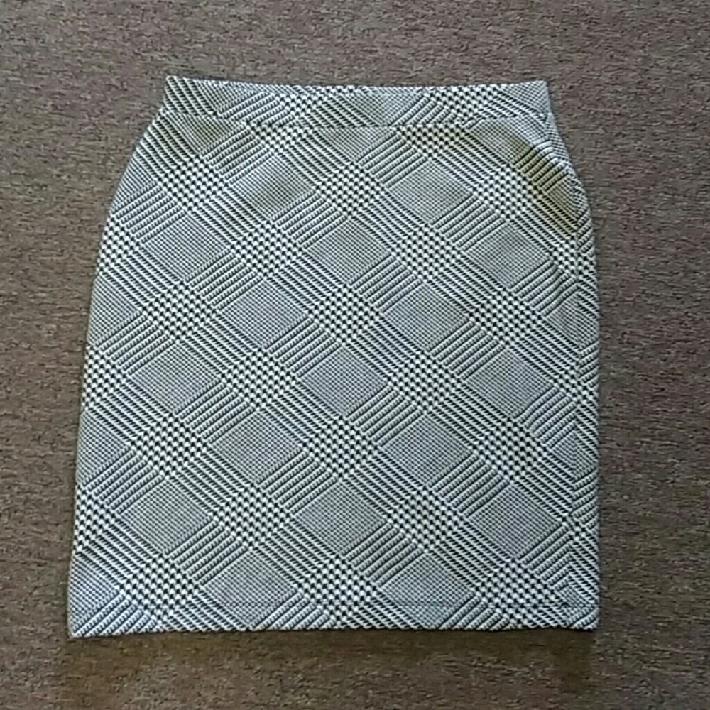 Cute little 2 piece - Picture 2 of 5